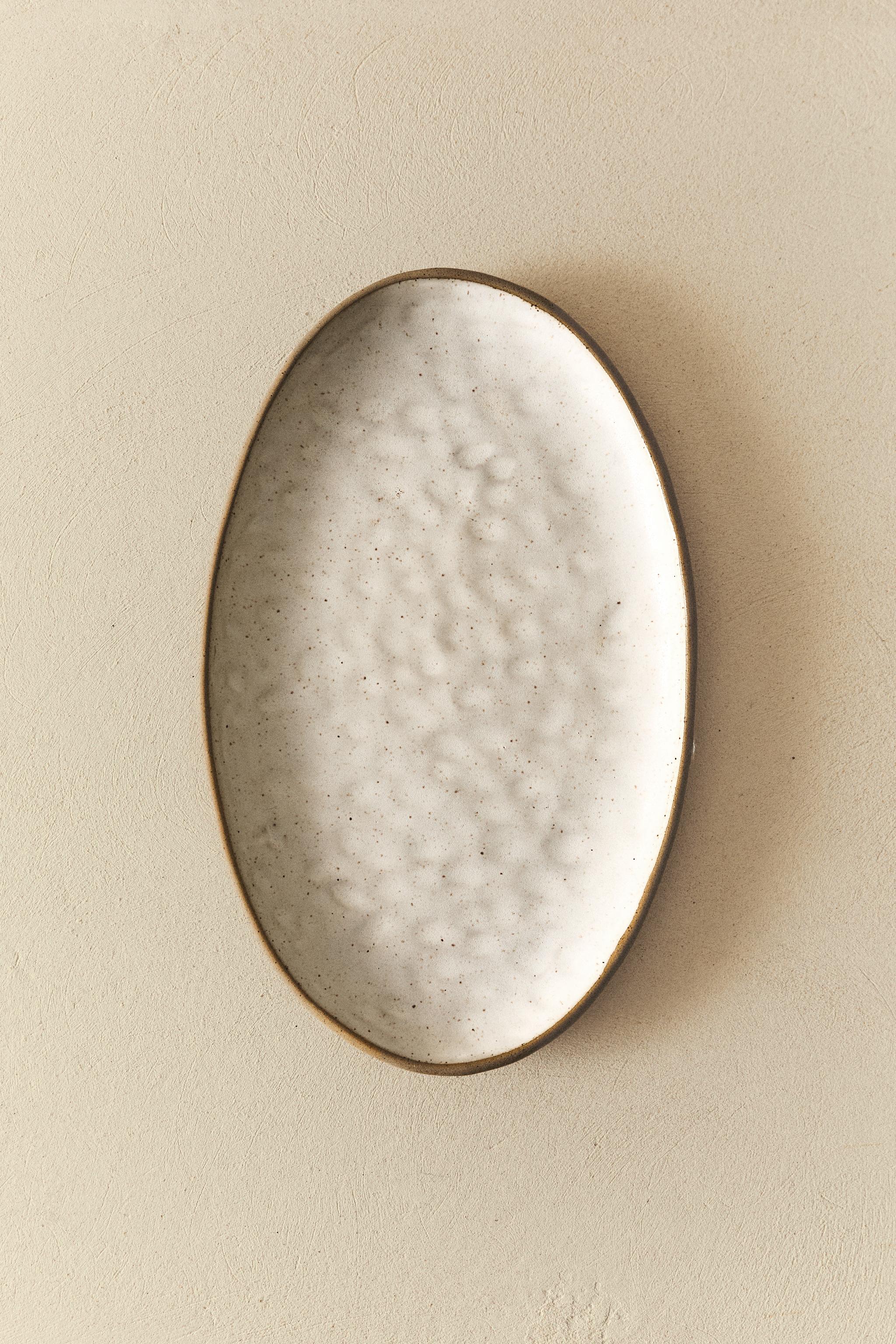 TEXTURED OVAL SERVING DISH